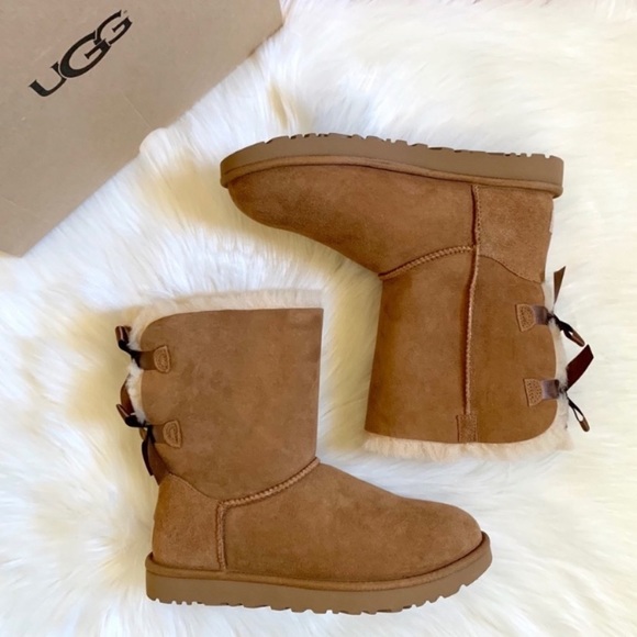 UGG Chestnut Bailey Bow II Boots - Picture 3 of 7